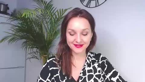Snapshot of alicialux chatting on December 10, 11:11 am Alicia online show from December 10, 11:11 am