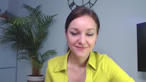 Snapshot of alicialux chatting on January 13, 7:54 am Alicia online show from January 13, 7:54 am