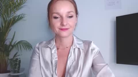 Snapshot of alicialux chatting on September 19, 7:23 am Alicia online show from September 19, 7:23 am