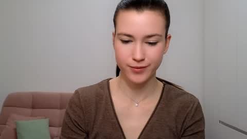 Snapshot of alicianoveli chatting on January 18, 1:29 pm alicianoveli online show from January 18, 1:29 pm