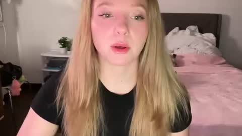 spaceprincess online show from April 14, 1:31 am