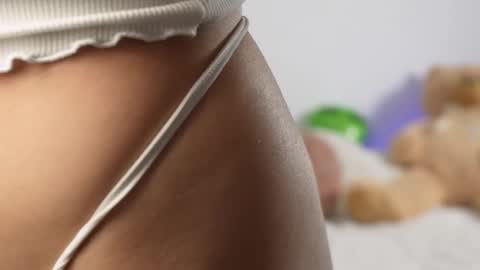 Alieness Ivy online show from November 27, 4:25 pm