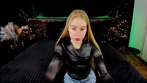 Snapshot of alina__blonde chatting on September 14, 12:06 pm Alina online show from September 14, 12:06 pm