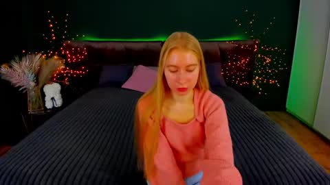 Snapshot of alina__blonde chatting on October 18, 6:06 am Alina online show from October 18, 6:06 am