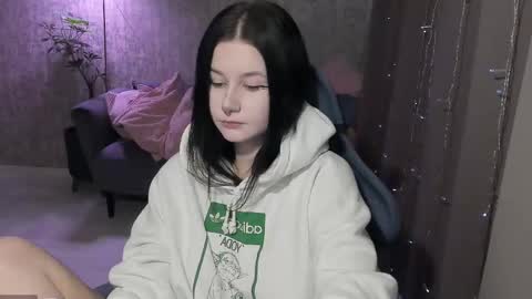 Aline Greeeen online show from November 2, 4:23 am