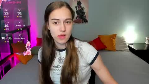 Snapshot of alisa__kelly chatting on October 18, 12:59 am alisa__kelly online show from October 18, 12:59 am