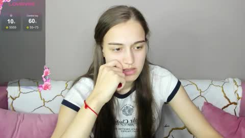 Snapshot of alisa__kelly chatting on October 6, 1:45 am alisa__kelly online show from October 6, 1:45 am