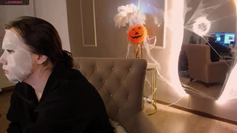 Snapshot of alisia_mars chatting on October 15, 8:15 am Alisia online show from October 15, 8:15 am
