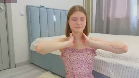Alisia online show from August 6, 1:31 pm
