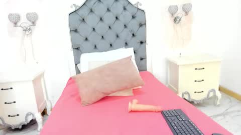 Snapshot of alison_carde05 chatting on September 8, 7:46 pm Alison online show from September 8, 7:46 pm