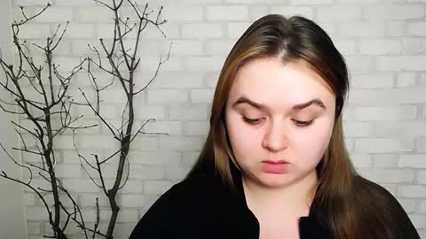 alison_noir_ online show from December 6, 1:49 pm