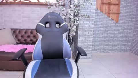 alisonn_doll online show from October 4, 4:38 pm