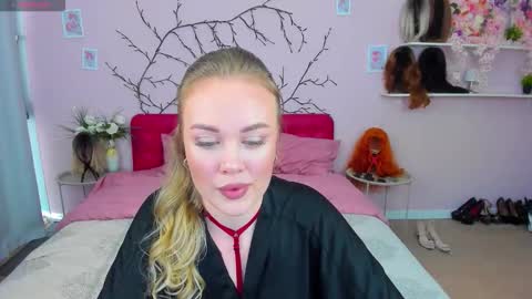 Anna online show from February 1, 1:19 pm