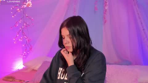 Mia online show from July 3, 3:11 am