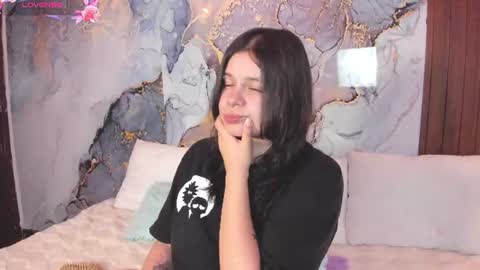Mia online show from July 31, 4:24 am