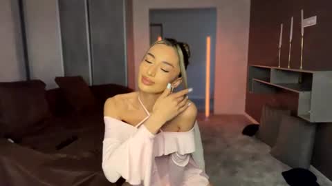 Alissa online show from June 24, 4:03 pm