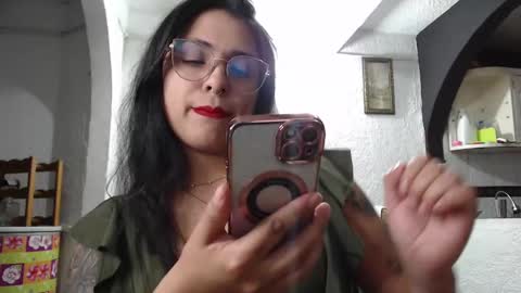 Snapshot of alix_beltran chatting on February 26, 4:19 am Alix online show from February 26, 4:19 am