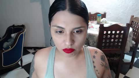 Snapshot of alix_beltran chatting on October 15, 2:15 am Alix online show from October 15, 2:15 am