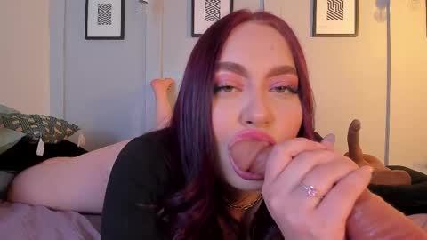 Snapshot of allasska_ chatting on October 1, 2:27 pm Laura online show from October 1, 2:27 pm