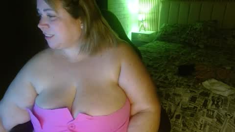Snapshot of allegra_ferragamo chatting on February 6, 2:33 am Ale online show from February 6, 2:33 am