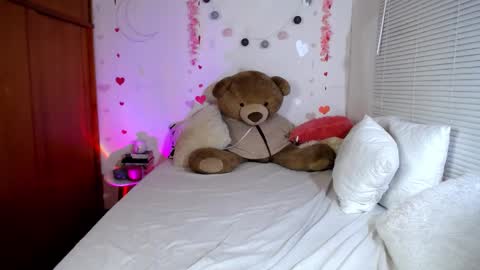 Snapshot of allierose_ chatting on February 25, 7:06 pm Allie online show from February 25, 7:06 pm