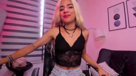 allison_lopez_ online show from May 1, 1:27 pm