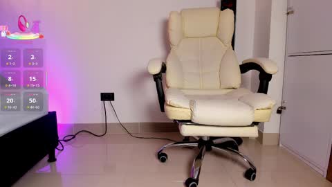 Alli  online show from October 6, 7:42 pm