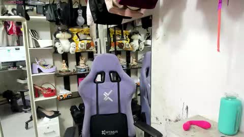 allsson_miller online show from September 18, 3:32 am