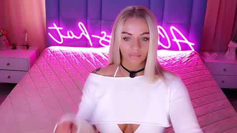 AlwaysHot online show from March 29, 2:13 am