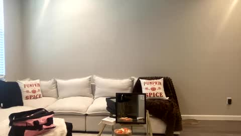 Snapshot of allymaeeee chatting on October 2, 8:18 pm Ally Mae online show from October 2, 8:18 pm
