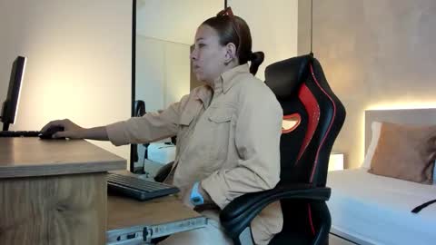 ALMA FENIX  online show from October 21, 12:21 pm