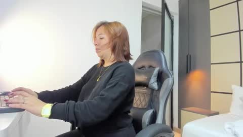 ALMA FENIX  online show from September 29, 12:15 pm