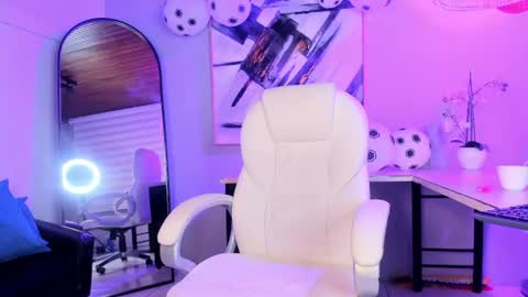 alma_rose_ online show from July 12, 1:31 am