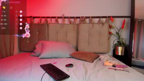 alma_rose_ online show from June 14, 2:24 am