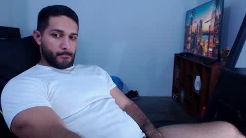 Snapshot of alonxoo chatting on January 23, 10:44 pm alonxoo online show from January 23, 10:44 pm
