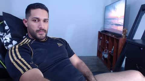 Snapshot of alonxoo chatting on December 15, 3:24 am alonxoo online show from December 15, 3:24 am