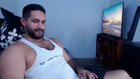 Snapshot of alonxoo chatting on January 19, 10:39 pm alonxoo online show from January 19, 10:39 pm