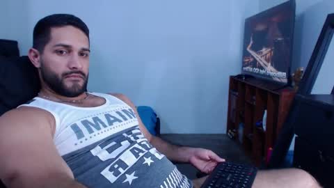Snapshot of alonxoo chatting on January 25, 1:10 am alonxoo online show from January 25, 1:10 am