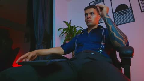 alpha_dominus_ online show from May 5, 4:19 am