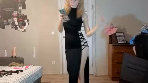 May online show from November 19, 3:22 pm