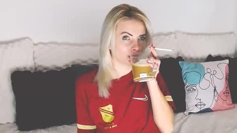 aly online show from November 8, 10:29 am