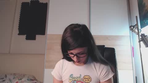 Snapshot of alycetn chatting on December 4, 1:36 pm Alice online show from December 4, 1:36 pm