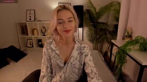 Snapshot of alysiasun chatting on September 15, 2:29 pm Alysia online show from September 15, 2:29 pm