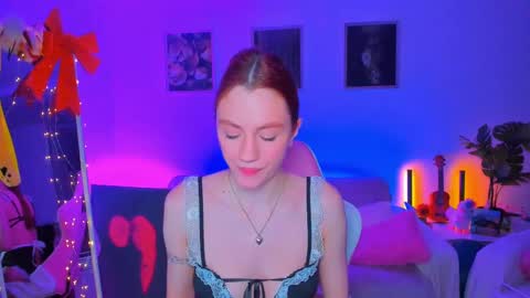 Snapshot of alyssa_smitt chatting on February 26, 7:42 pm alyssa_smitt online show from February 26, 7:42 pm