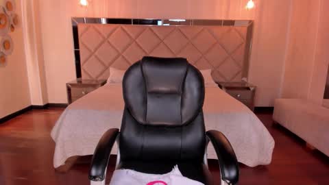 Aly  online show from October 24, 1:23 pm