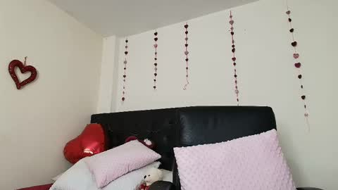 Snapshot of amabella_w chatting on February 18, 10:58 pm Isabella online show from February 18, 10:58 pm