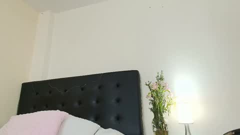 Snapshot of amabella_w chatting on March 8, 10:56 pm Isabella online show from March 8, 10:56 pm