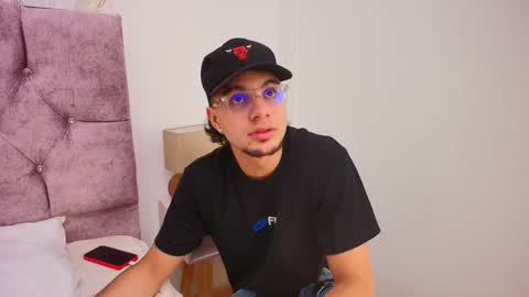 Amadeo Wild online show from February 6, 3:20 pm