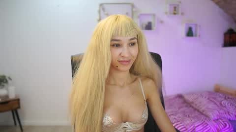 Amai  Liu online show from November 27, 7:32 pm