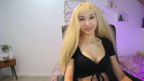 Amai  Liu online show from December 20, 7:10 pm